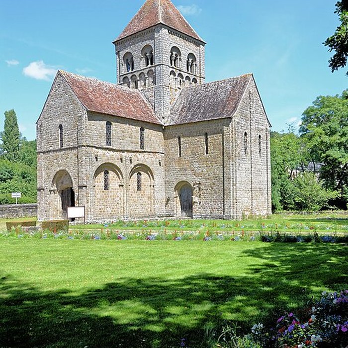 Photo de Eglise Notre-Dame-sur-lEau ou Notre-Dame-sous-lEau