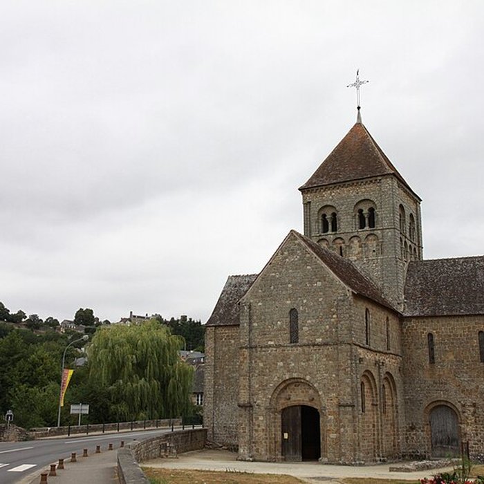 Photo de Eglise Notre-Dame-sur-lEau ou Notre-Dame-sous-lEau