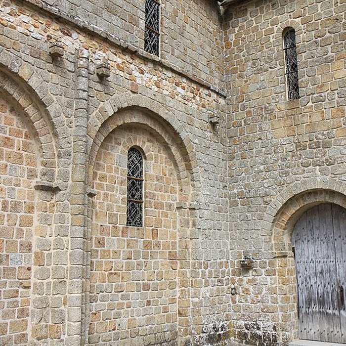 Photo de Eglise Notre-Dame-sur-lEau ou Notre-Dame-sous-lEau