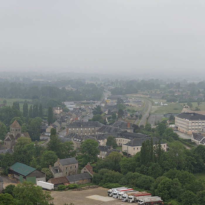Photo de Eglise Notre-Dame-sur-lEau ou Notre-Dame-sous-lEau