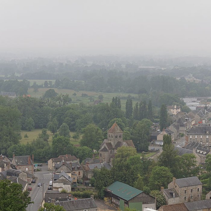 Photo de Eglise Notre-Dame-sur-lEau ou Notre-Dame-sous-lEau