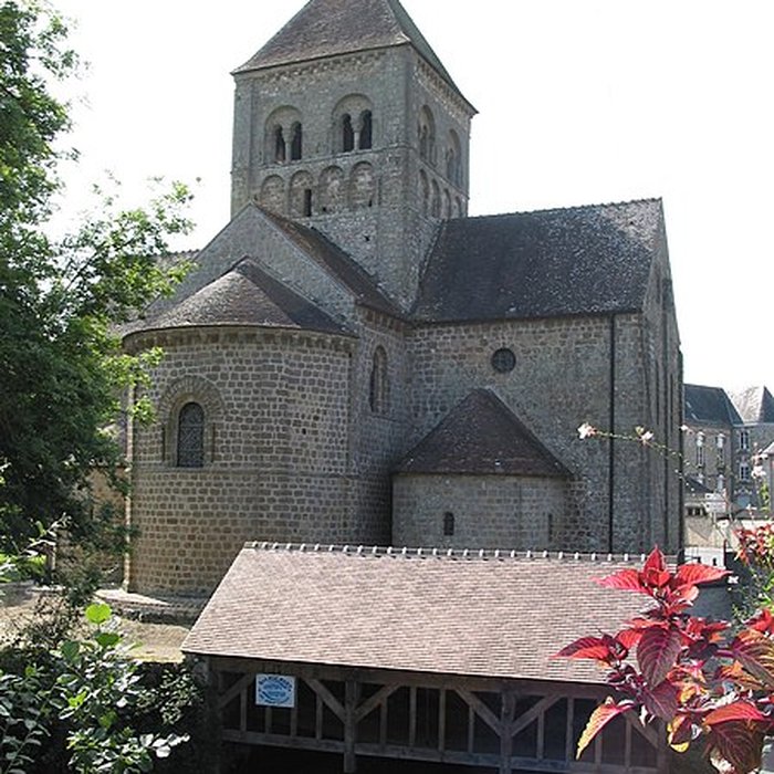 Photo de Eglise Notre-Dame-sur-lEau ou Notre-Dame-sous-lEau
