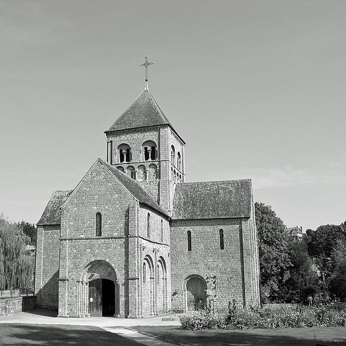 Photo de Eglise Notre-Dame-sur-lEau ou Notre-Dame-sous-lEau