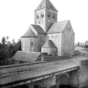 Eglise Notre-Dame-sur-lEau ou Notre-Dame-sous-lEau