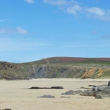 Ensemble formé par loppidum et les dolmens de la pointe de Lostmarch, ou Kastell Lostmarch, éperon barré de Lostmarch