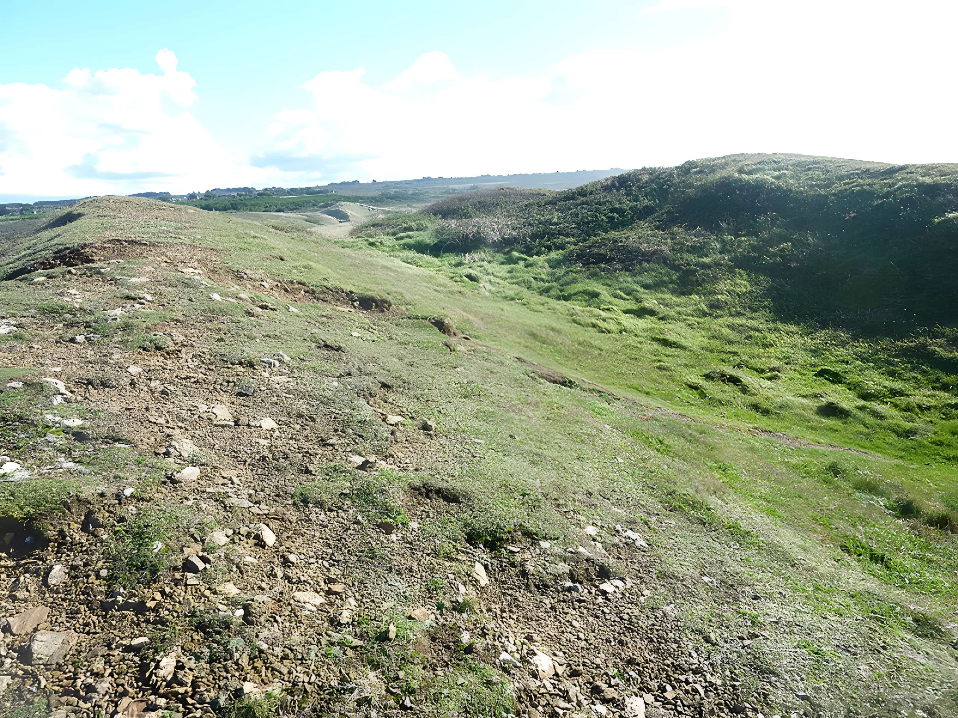 Ensemble formé par l'oppidum et les dolmens de la pointe de Lostmarc'h, ou Kastell Lostmarc'h, éperon barré de Lostmarc'h