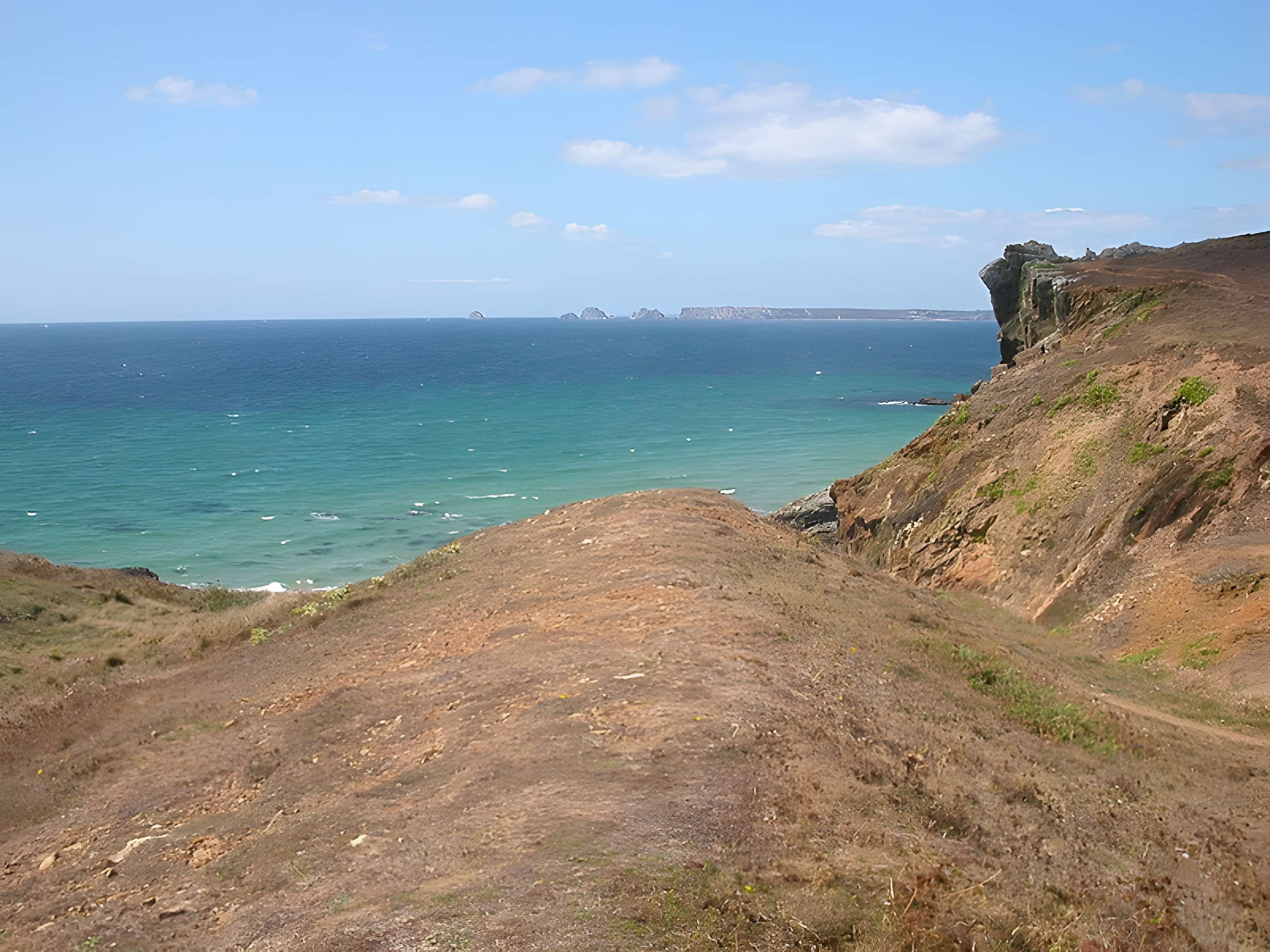 Ensemble formé par l'oppidum et les dolmens de la pointe de Lostmarc'h, ou Kastell Lostmarc'h, éperon barré de Lostmarc'h