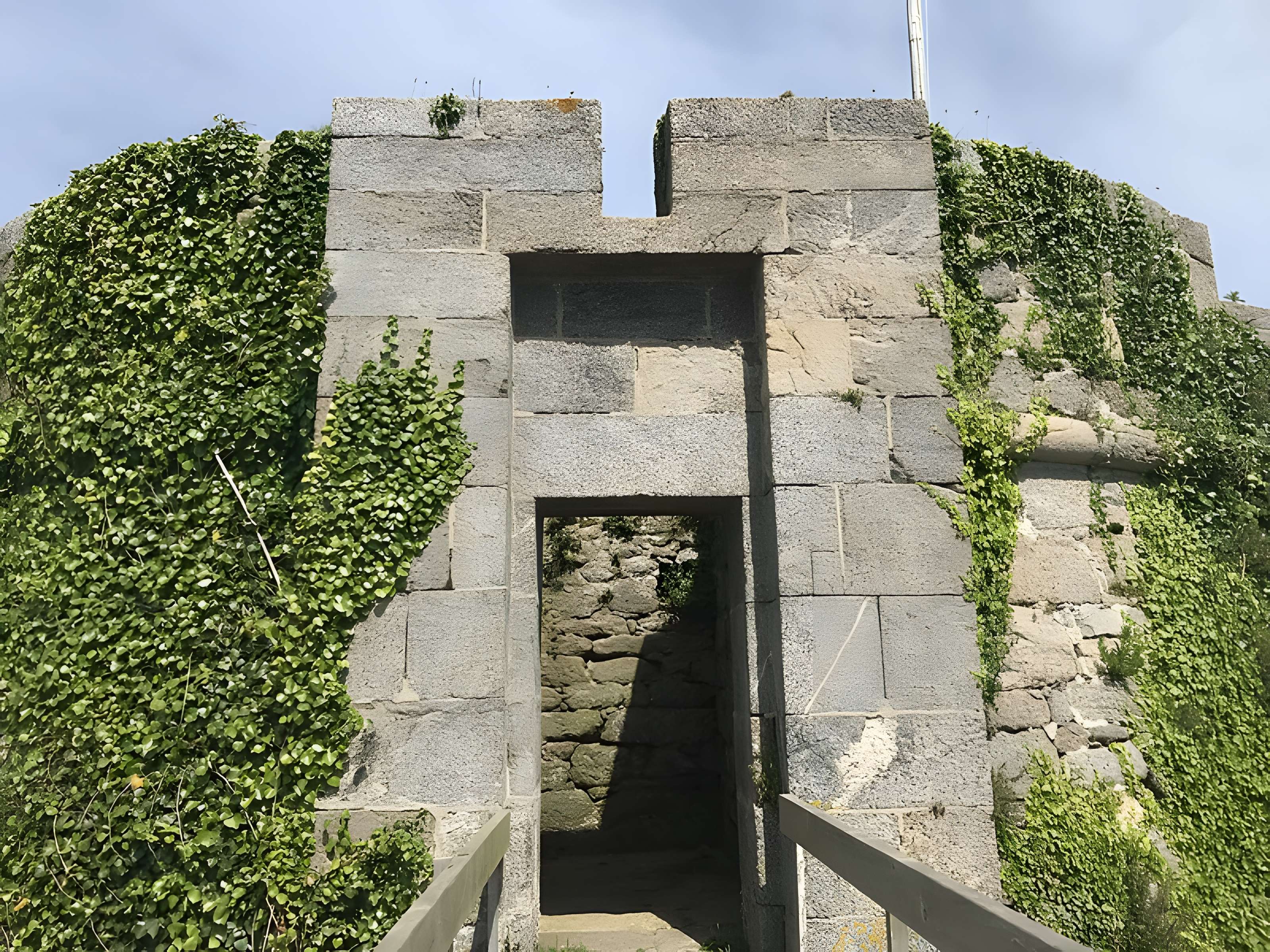 Île de Cézon et son fort