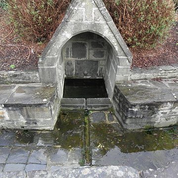 Fontaine du XVIe siècle de Rumengol