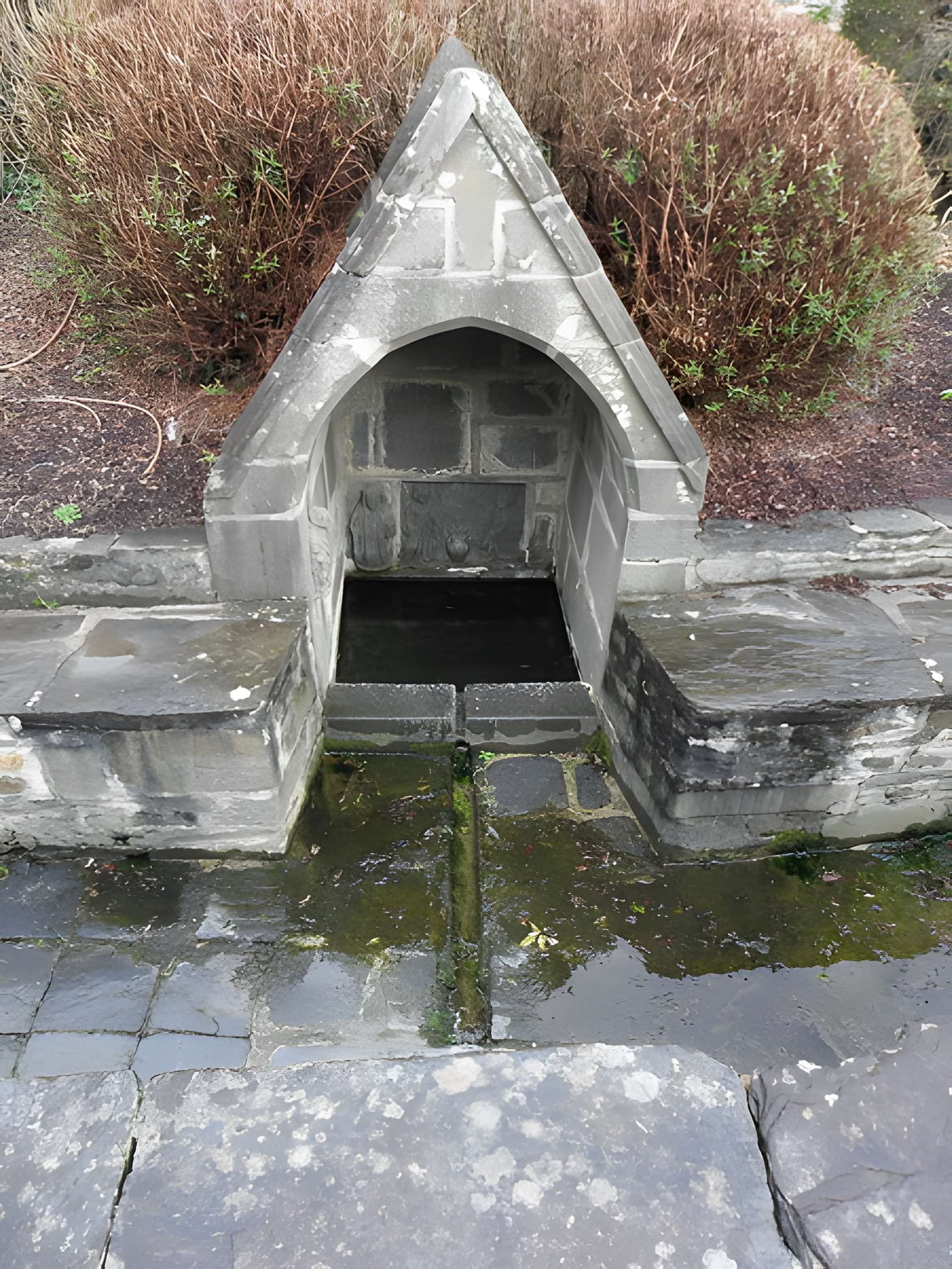 Fontaine du XVIe siècle de Rumengol