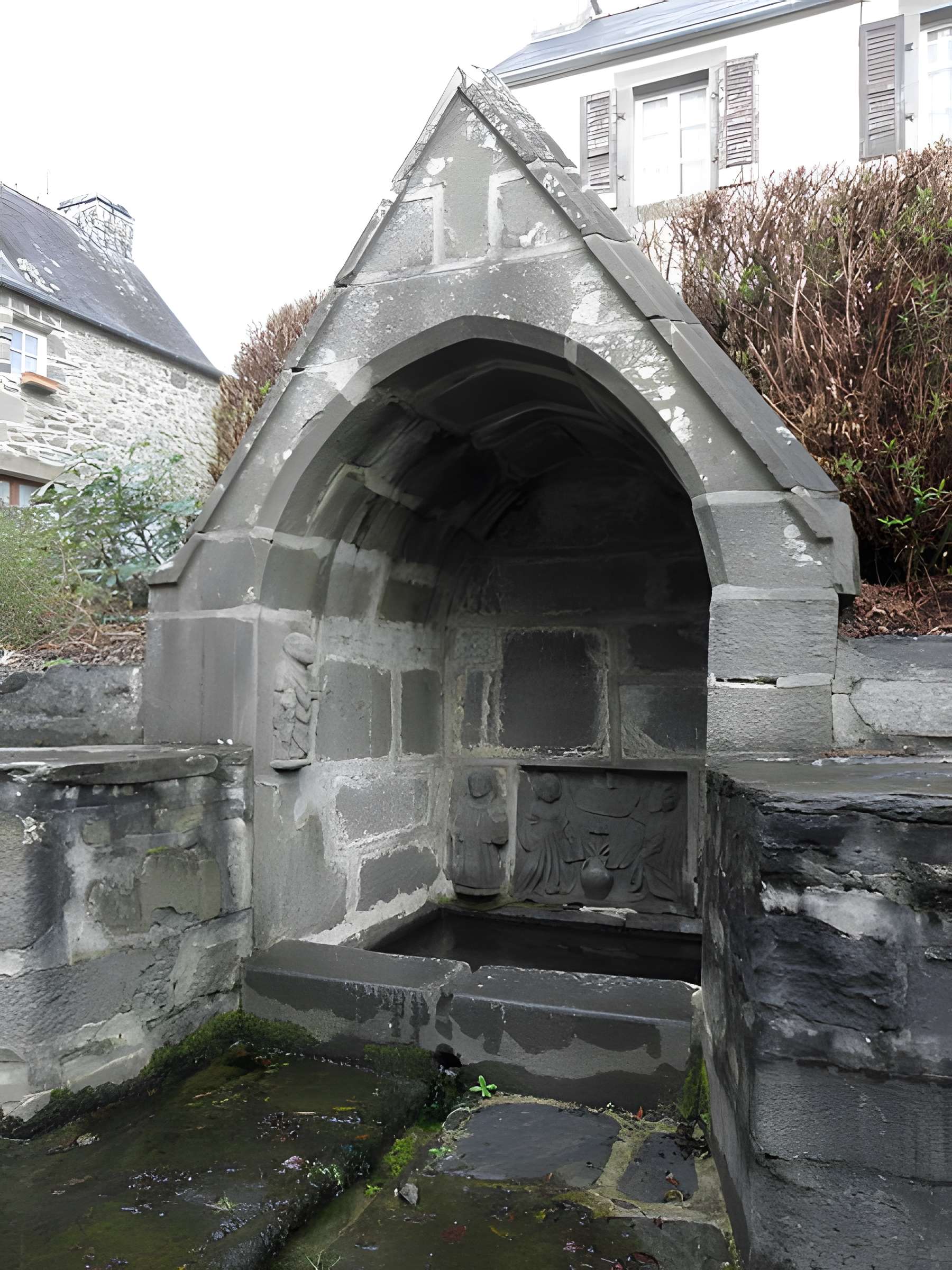 Fontaine du XVIe siècle de Rumengol