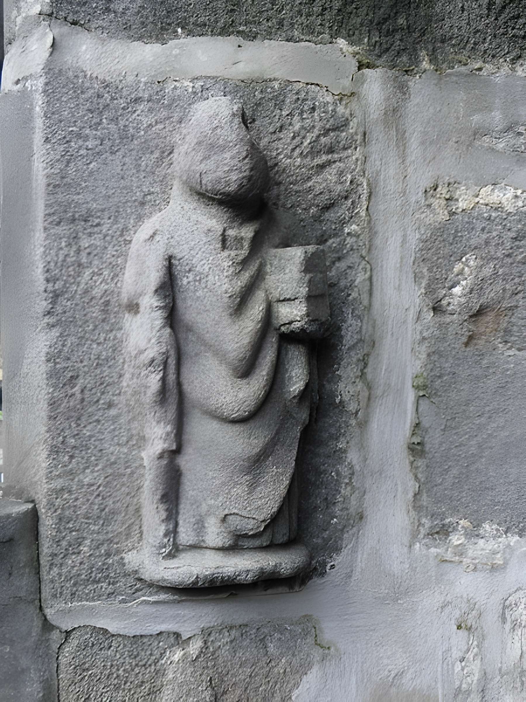 Fontaine du XVIe siècle de Rumengol