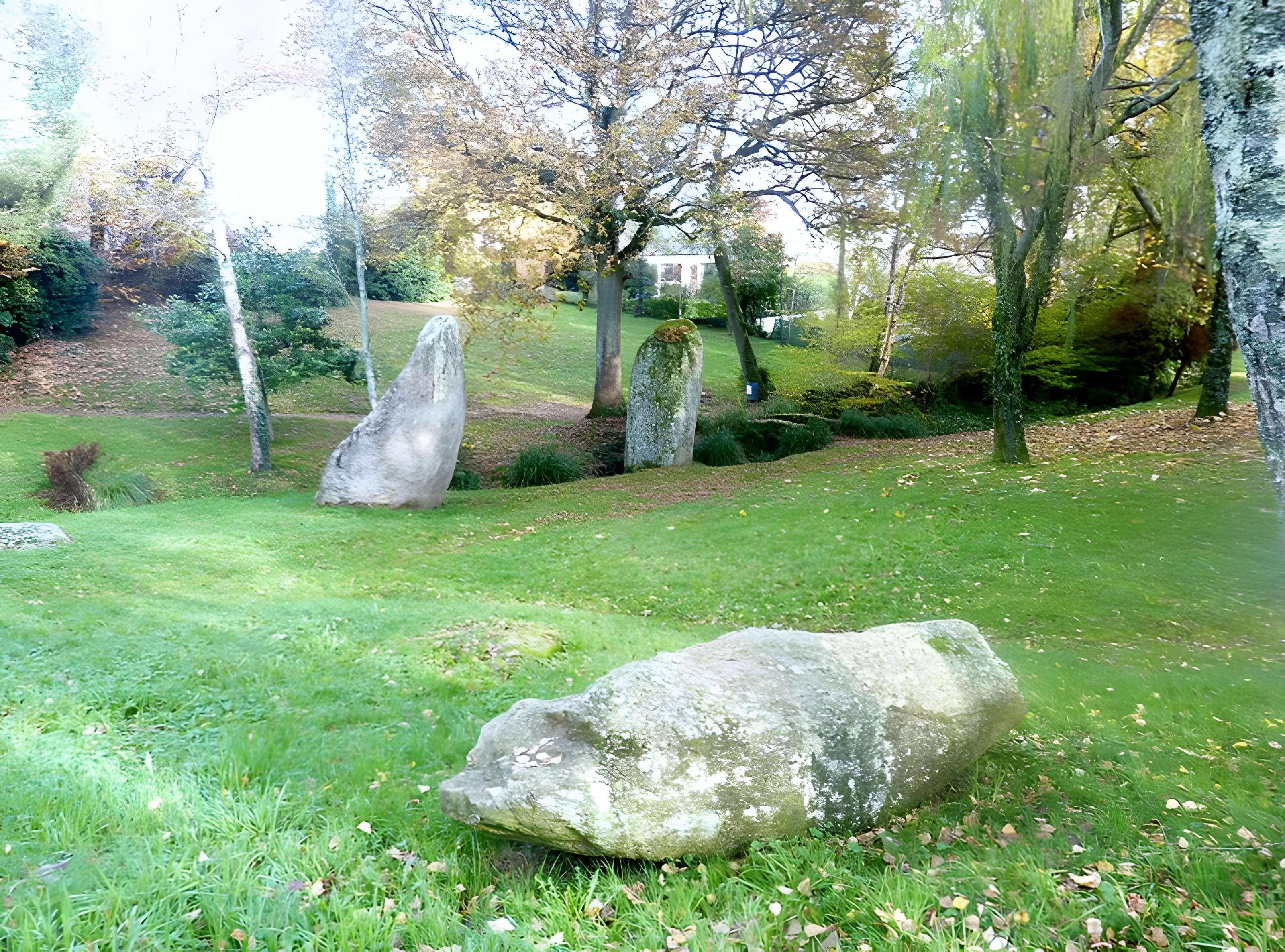 Trois menhirs