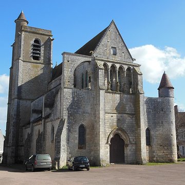 Église Saint-Adrien de Mailly-le-Château