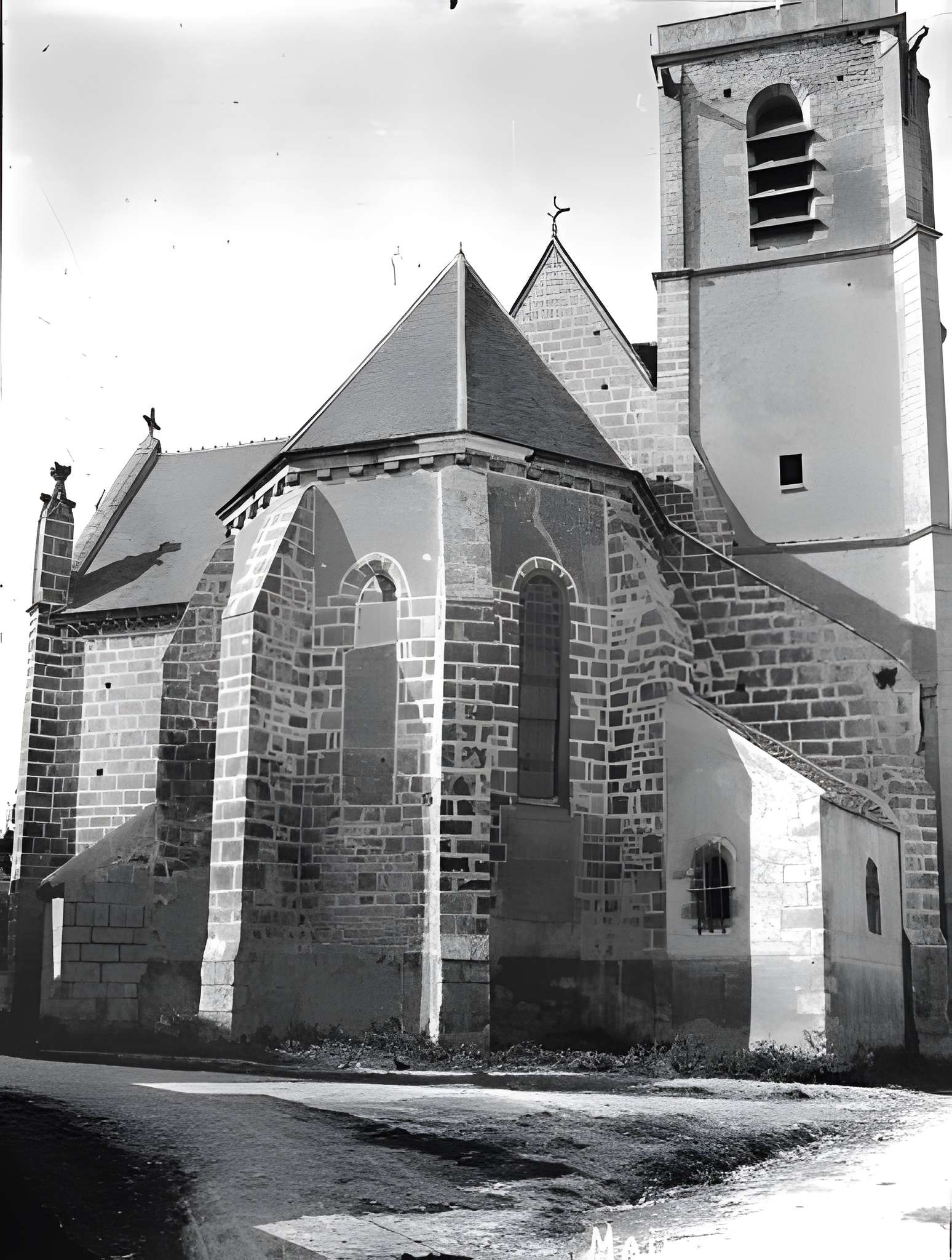 Église Saint-Adrien de Mailly-le-Château