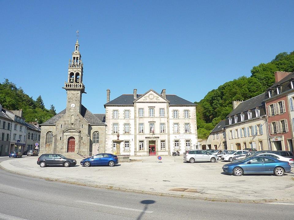 Photo de Mairie-école, église Saint-Nicolas, la fontaine et le poste de douane