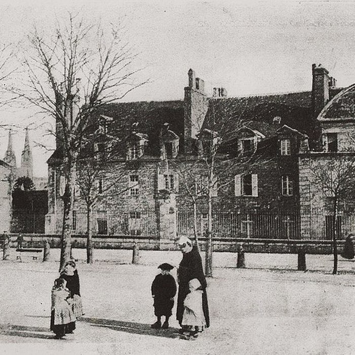 Photo de Ancienne maison conventuelle des Dames de la Retraite, aujourdhui siège du groupement de gendarmerie du Finistère