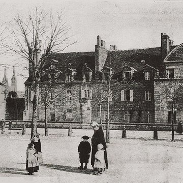 Ancienne maison conventuelle des Dames de la Retraite, aujourdhui siège du groupement de gendarmerie du Finistère