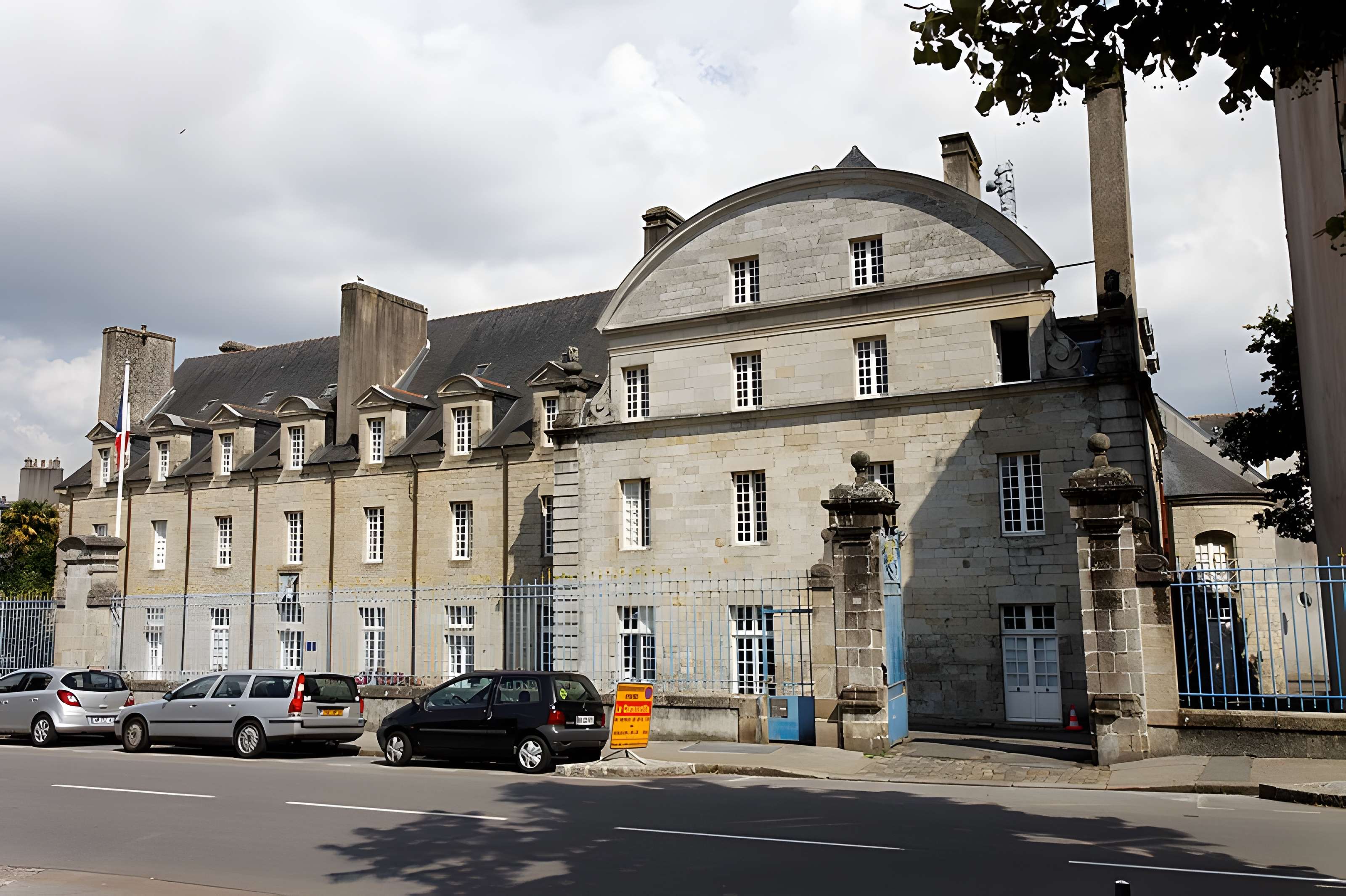 Ancienne maison conventuelle des Dames de la Retraite, aujourd'hui siège du groupement de gendarmerie du Finistère