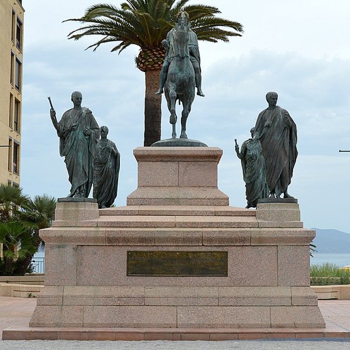 Photo de Monument commémoratif Napoléon 1er et ses frères