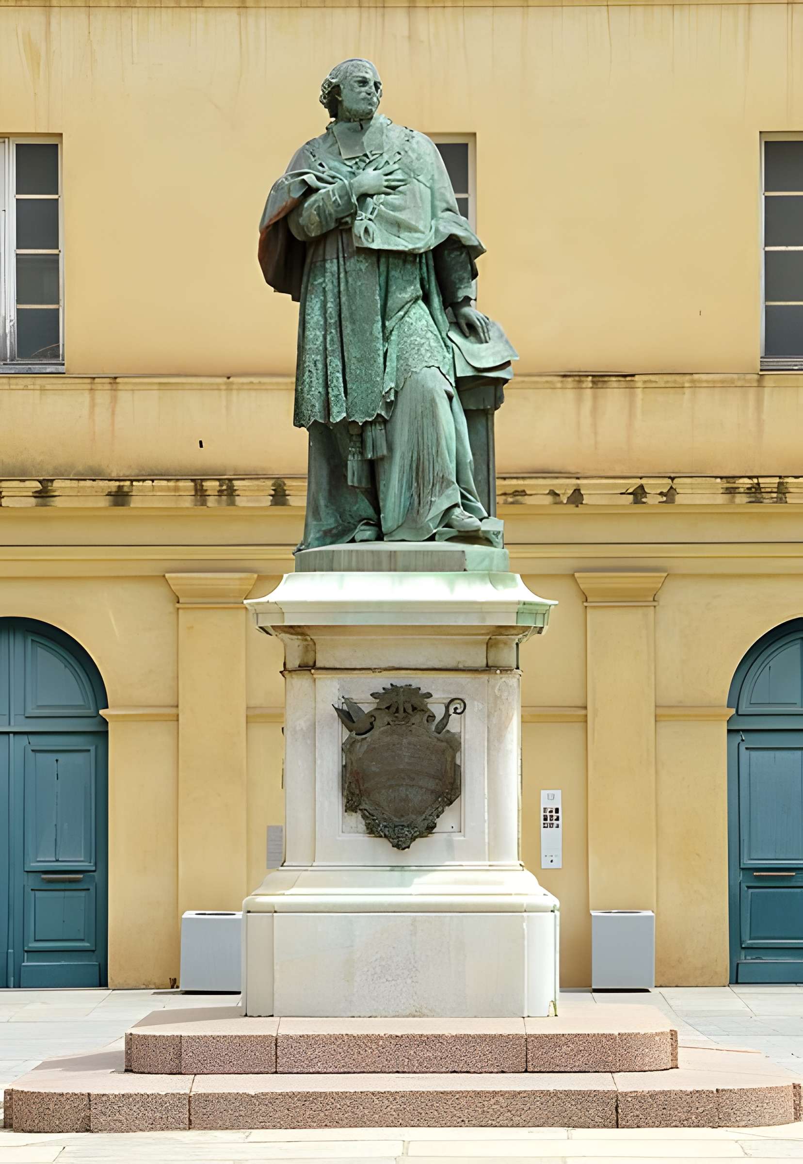 Statue du cardinal Fesch