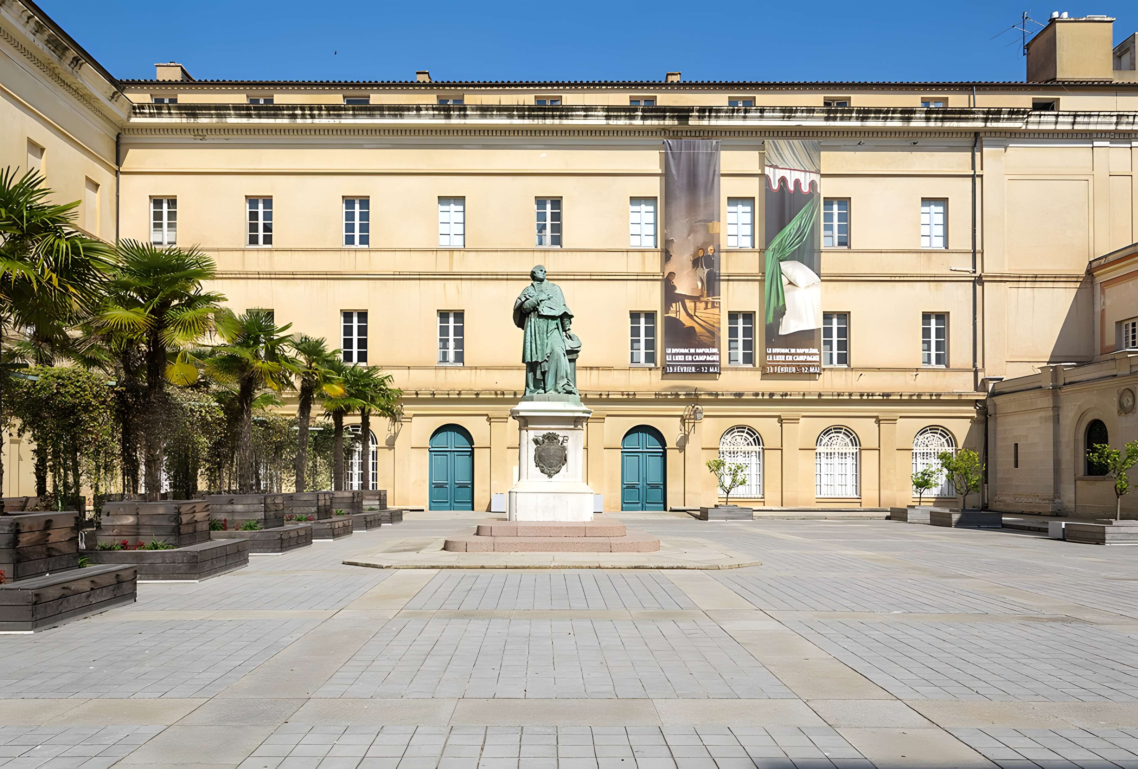Statue du cardinal Fesch