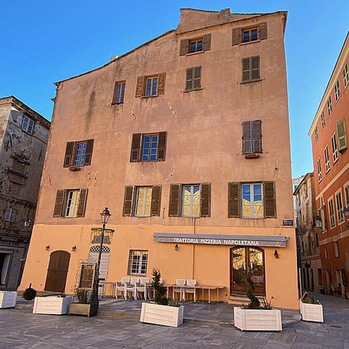 Photo de Enceinte fortifiée dite citadelle et palais du Gouverneur, partiellement aménagé en Musée dEthnographie