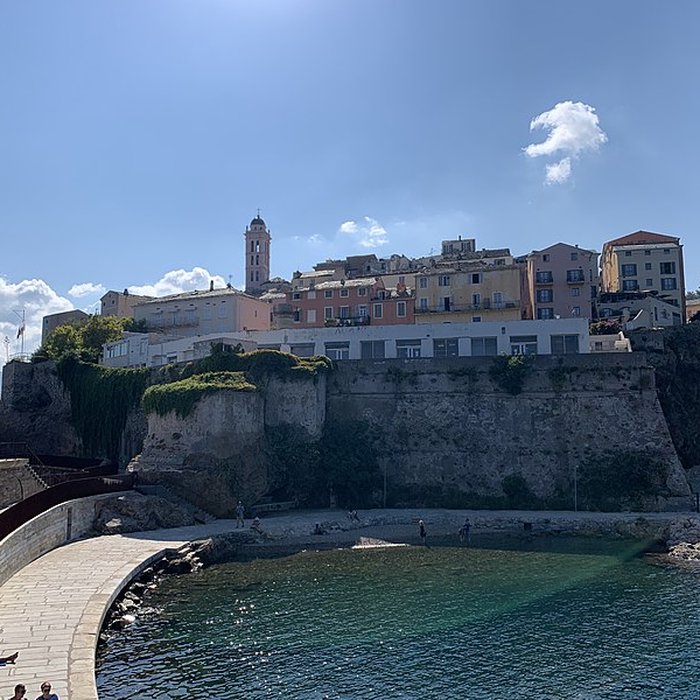 Photo de Enceinte fortifiée dite citadelle et palais du Gouverneur, partiellement aménagé en Musée dEthnographie