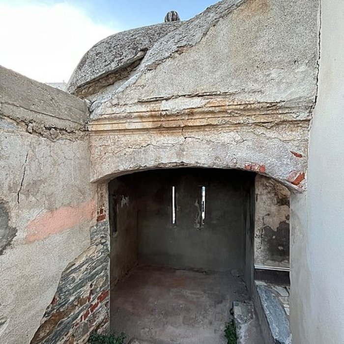 Photo de Enceinte fortifiée dite citadelle et palais du Gouverneur, partiellement aménagé en Musée dEthnographie
