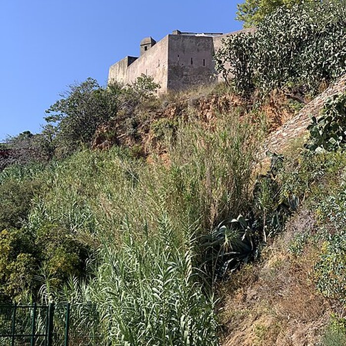 Photo de Enceinte fortifiée dite citadelle et palais du Gouverneur, partiellement aménagé en Musée dEthnographie