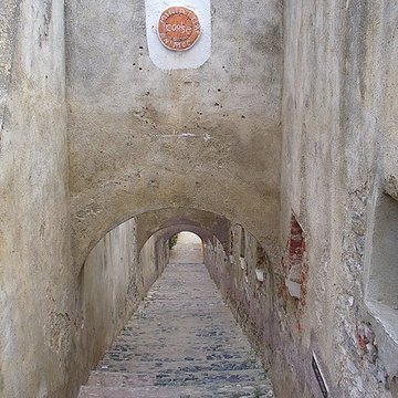 Enceinte fortifiée dite citadelle et palais du Gouverneur, partiellement aménagé en Musée dEthnographie