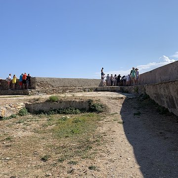 Enceinte fortifiée dite citadelle et palais du Gouverneur, partiellement aménagé en Musée dEthnographie