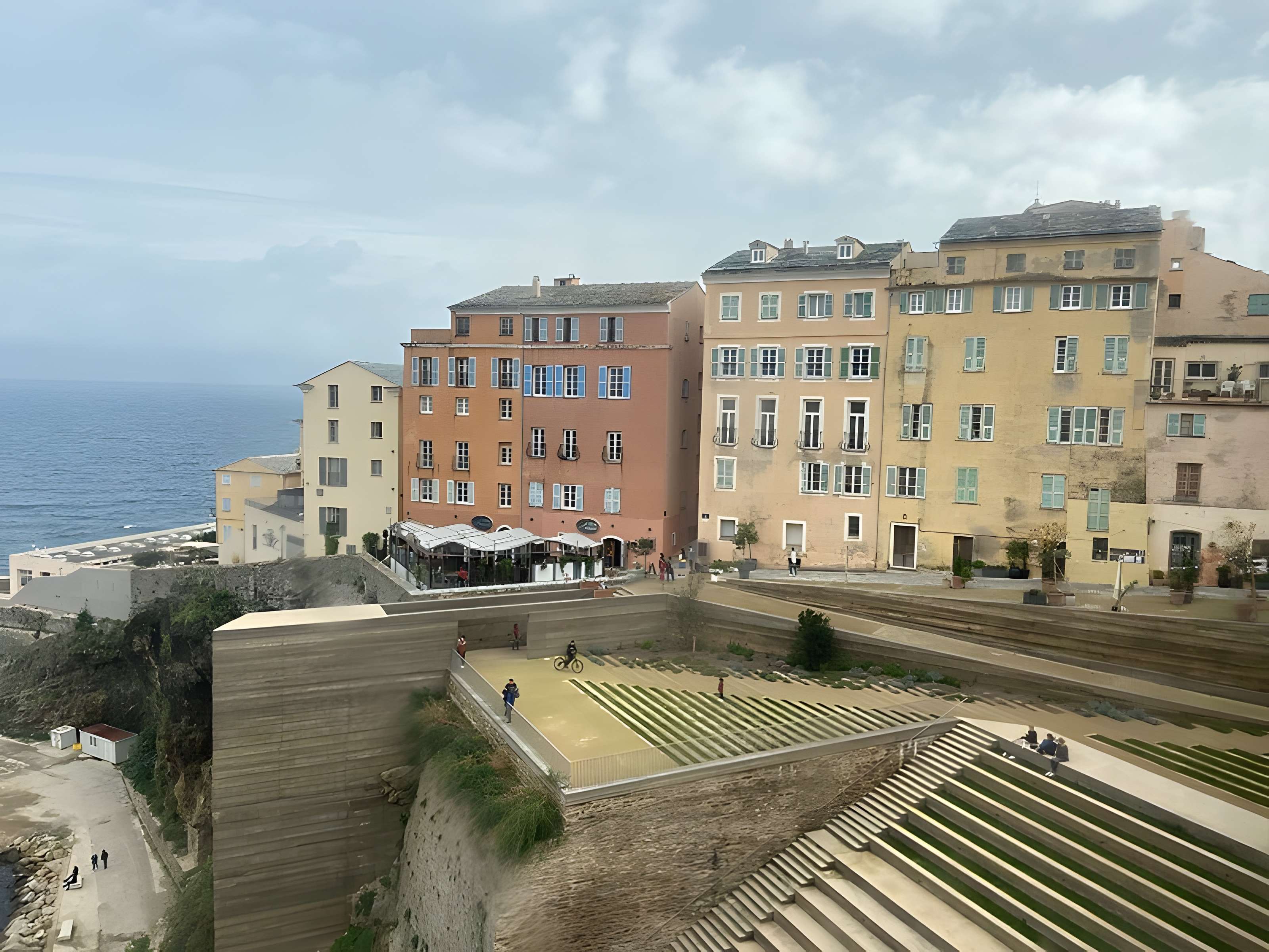 Enceinte fortifiée dite citadelle et palais du Gouverneur, partiellement aménagé en Musée d'Ethnographie