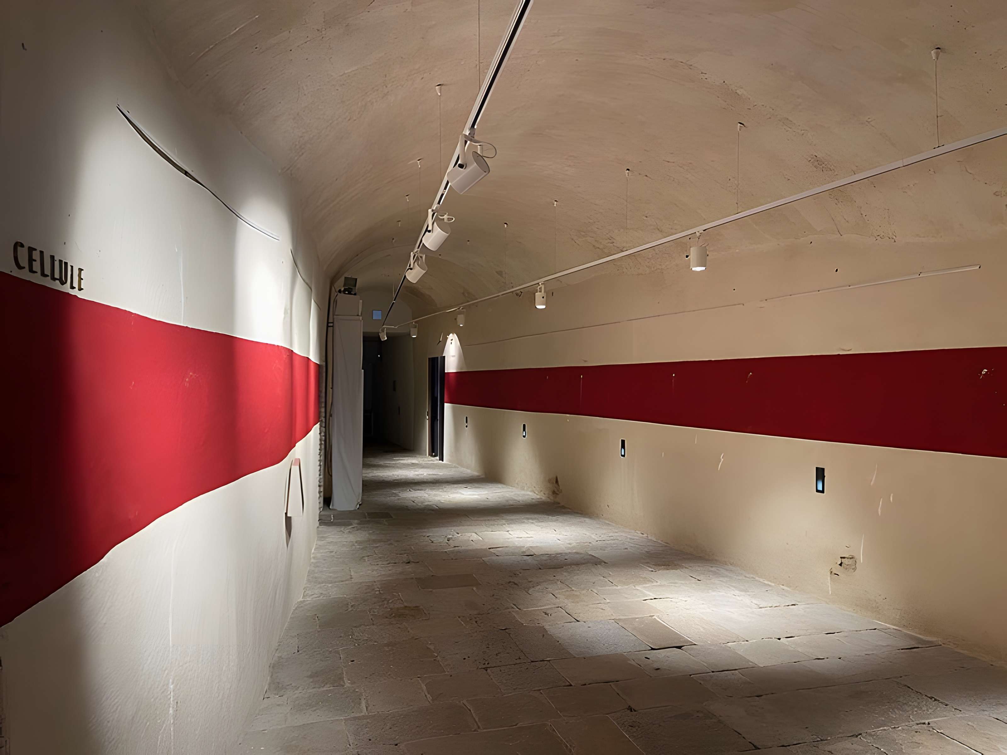 Enceinte fortifiée dite citadelle et palais du Gouverneur, partiellement aménagé en Musée d'Ethnographie