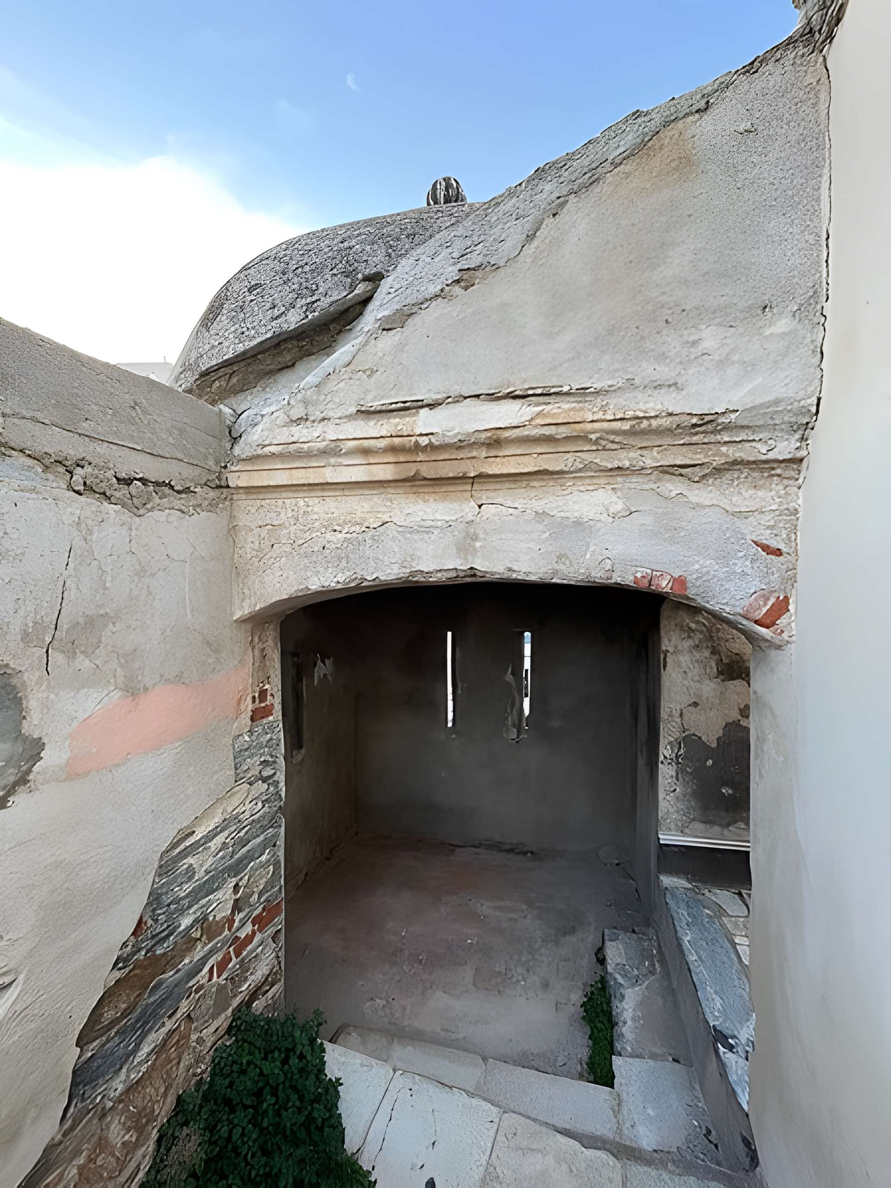 Enceinte fortifiée dite citadelle et palais du Gouverneur, partiellement aménagé en Musée d'Ethnographie