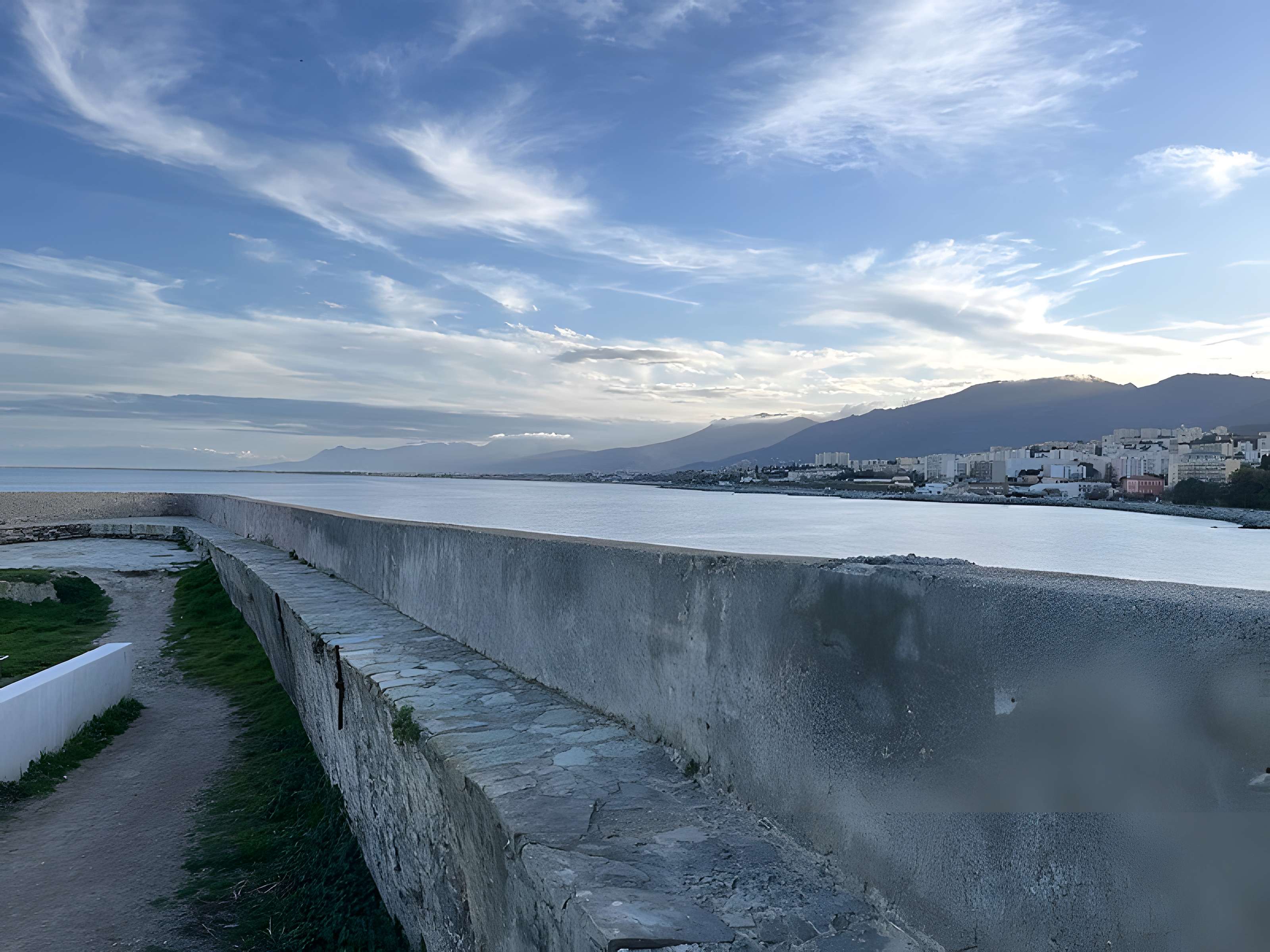 Enceinte fortifiée dite citadelle et palais du Gouverneur, partiellement aménagé en Musée d'Ethnographie