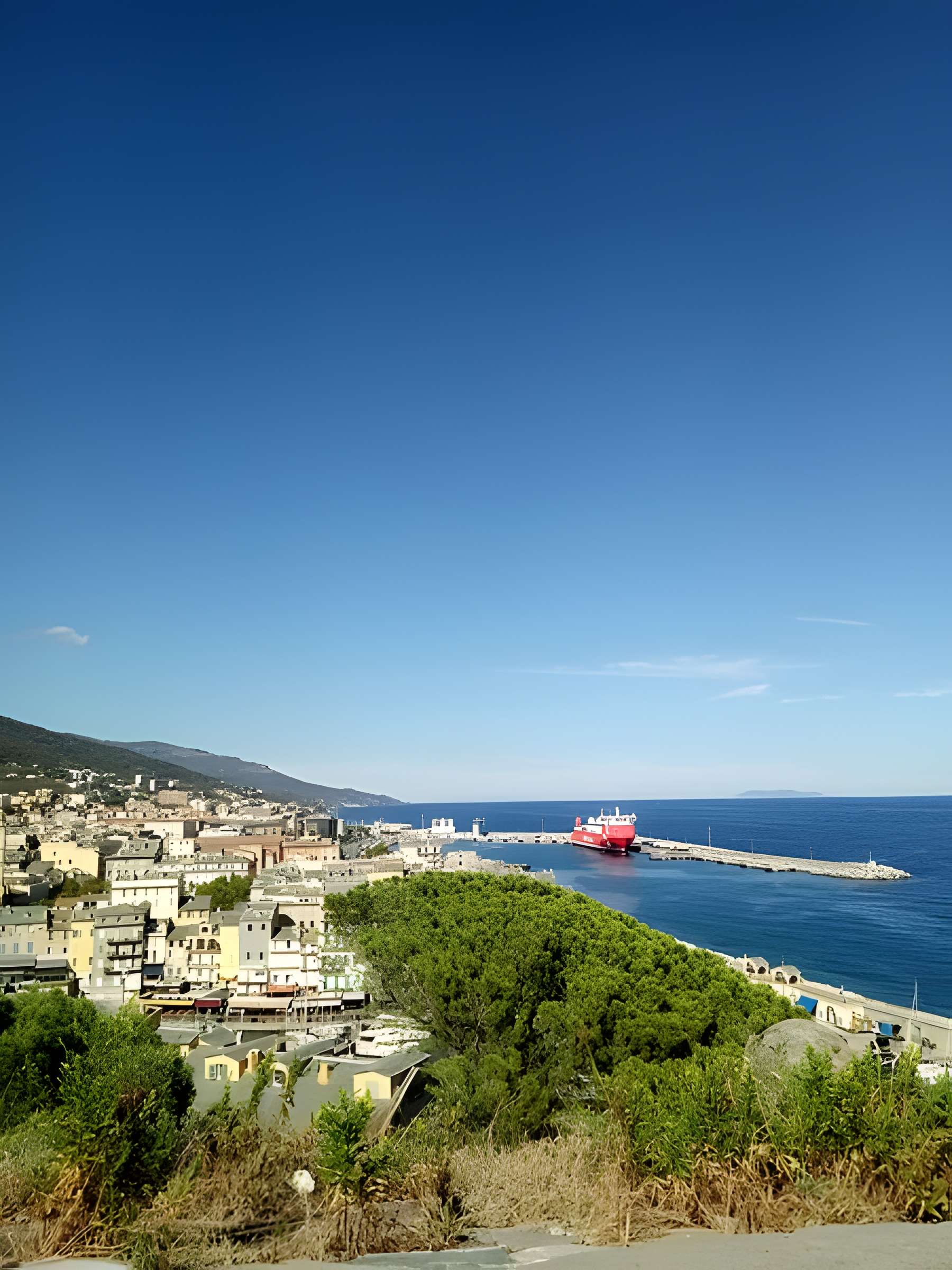 Enceinte fortifiée dite citadelle et palais du Gouverneur, partiellement aménagé en Musée d'Ethnographie