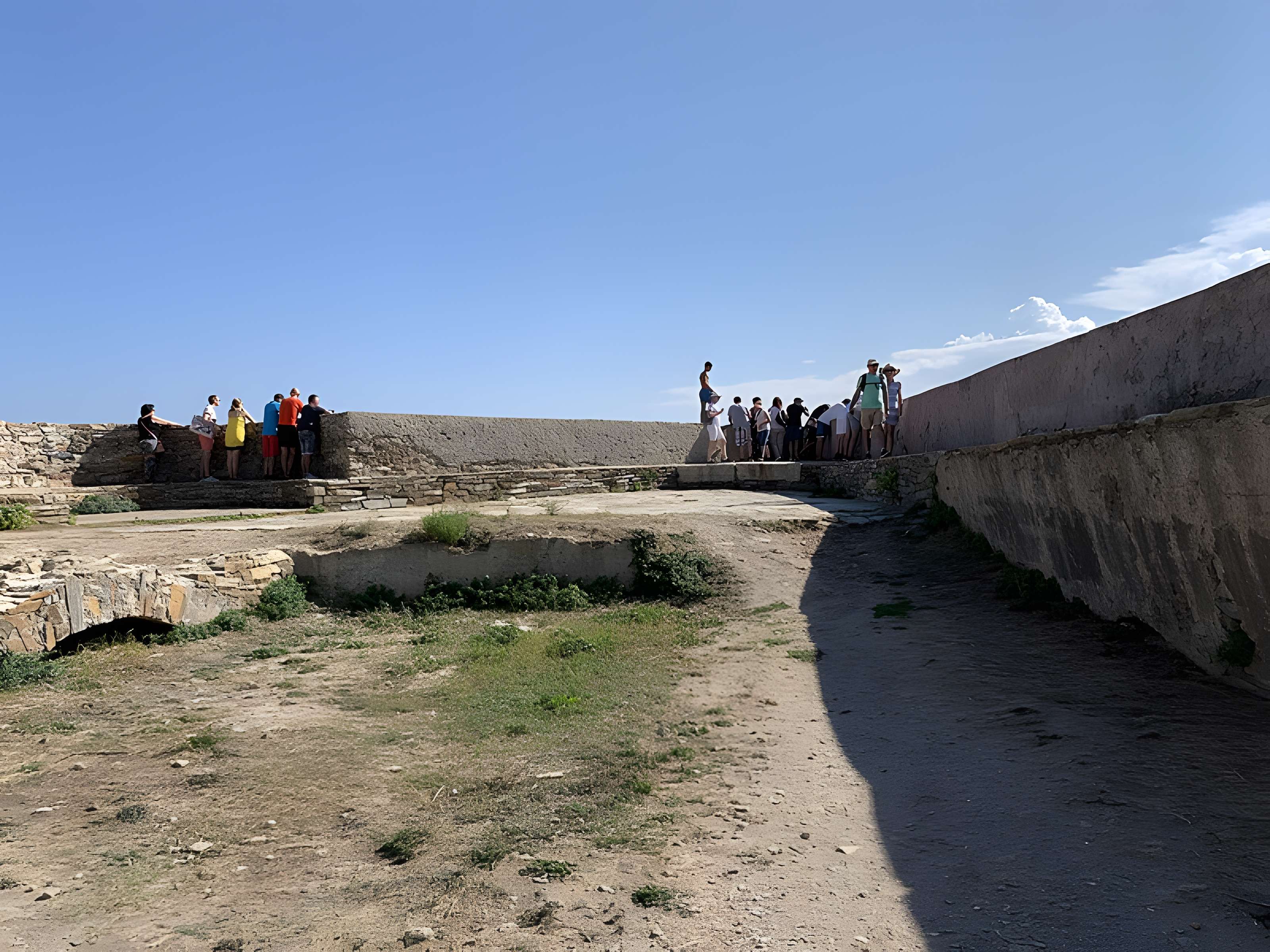 Enceinte fortifiée dite citadelle et palais du Gouverneur, partiellement aménagé en Musée d'Ethnographie