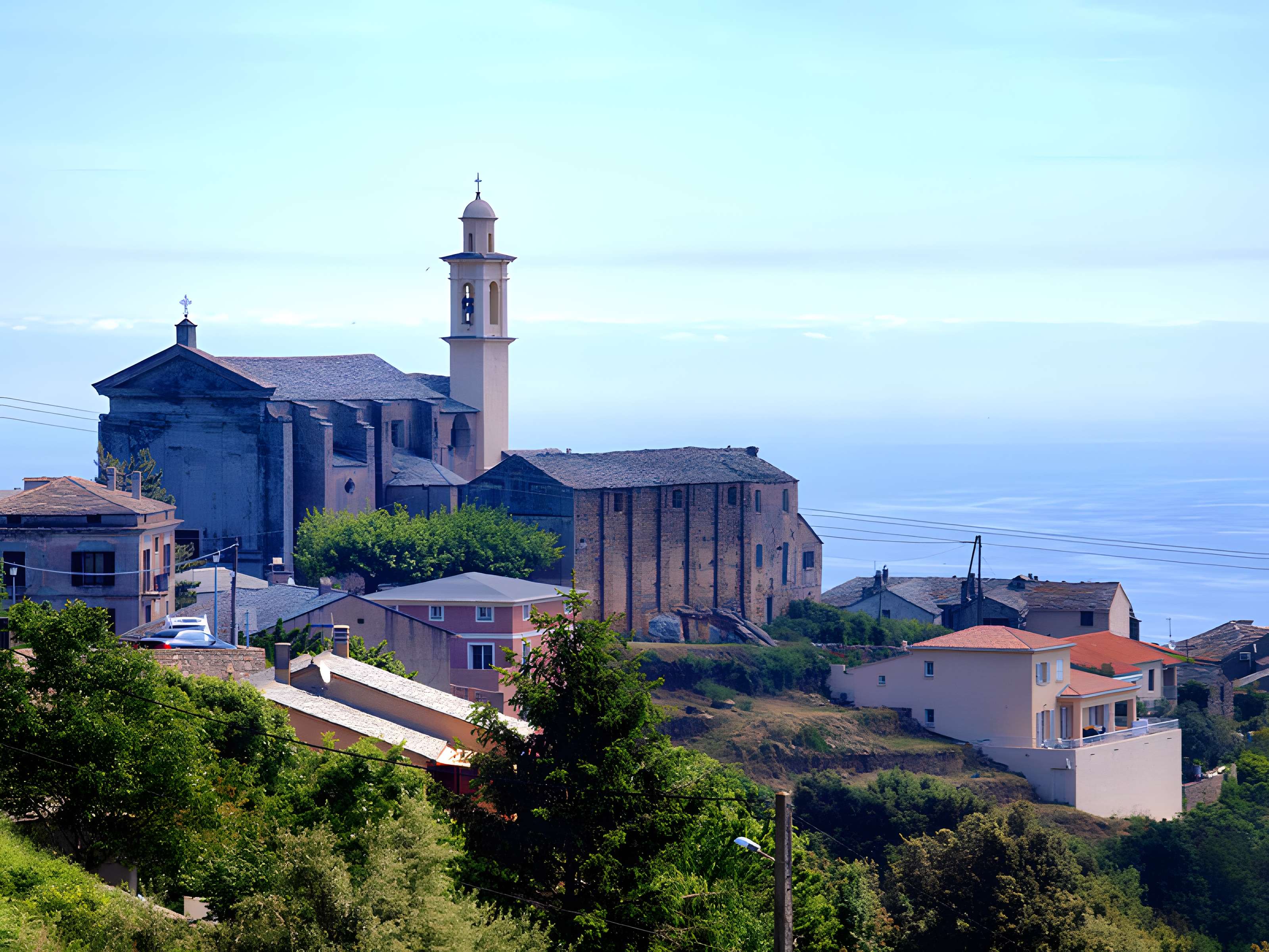 Complexe architectural composé de l’église paroissiale, le clocher, la chapelle de la confrérie sainte-Croix, la sacristie et l’ancien presbytère