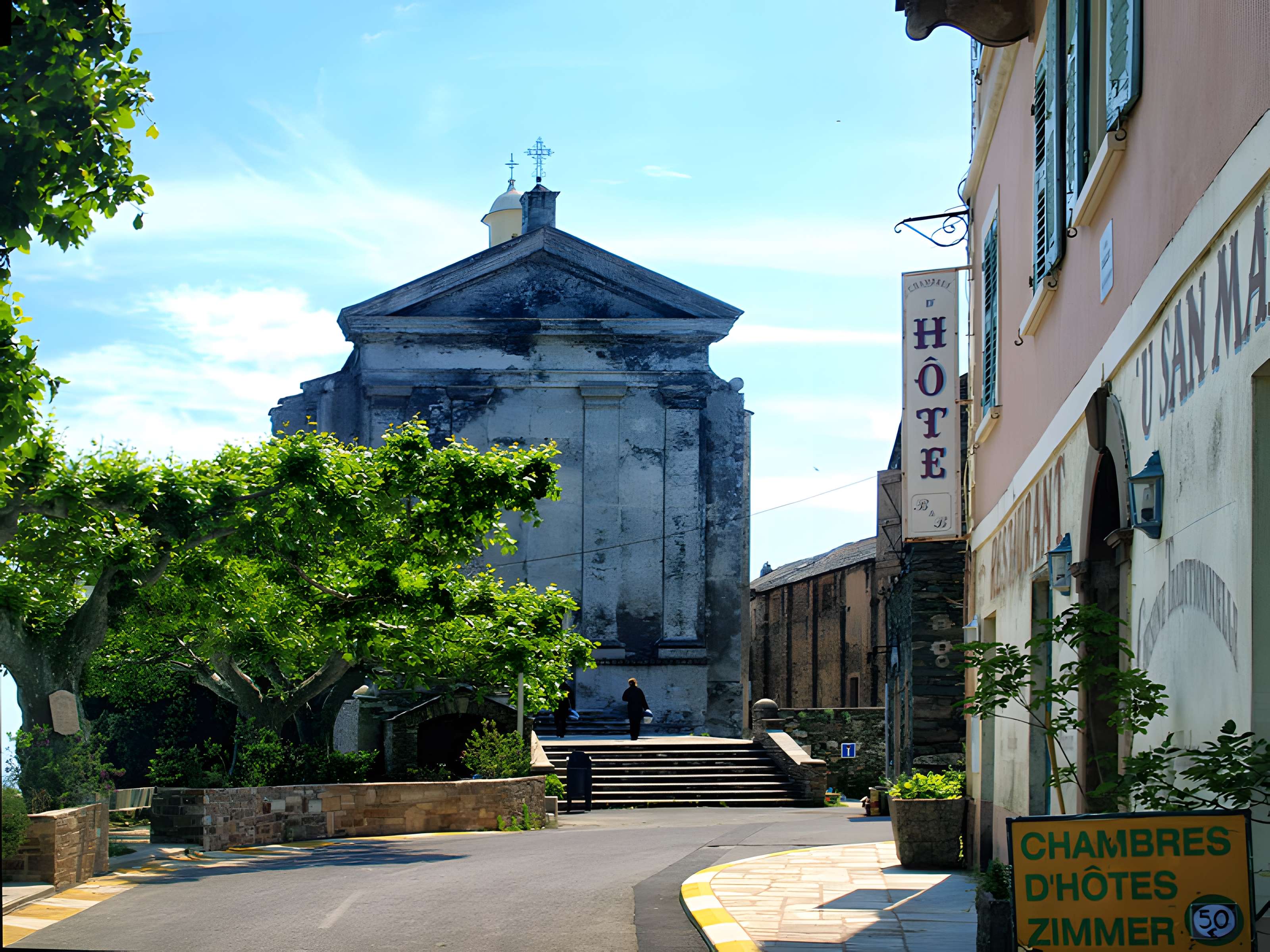 Complexe architectural composé de l’église paroissiale, le clocher, la chapelle de la confrérie sainte-Croix, la sacristie et l’ancien presbytère
