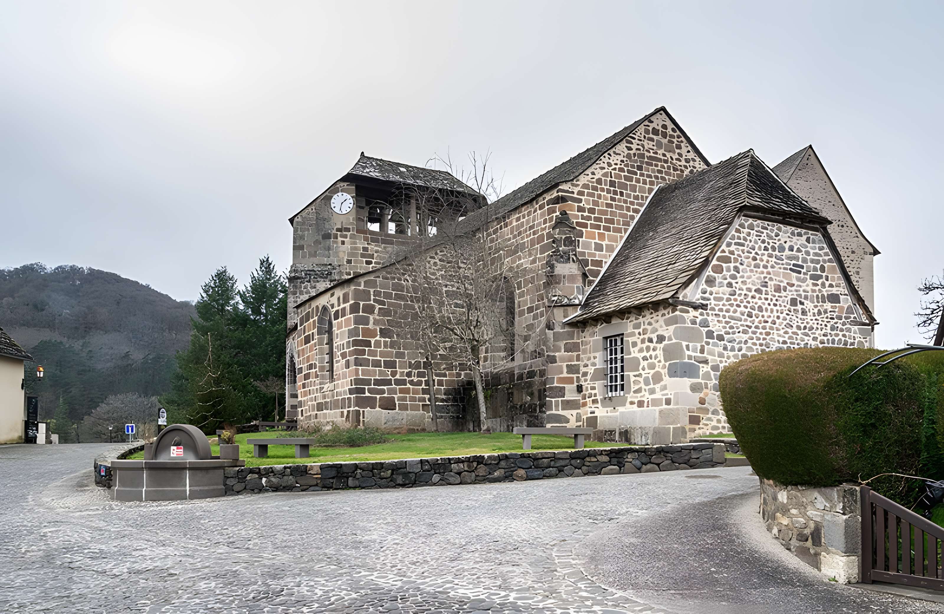 Église Saint-Anthime-et-Saint-Saturnin de Brommat