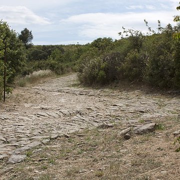Tronçon de la Via Domitia également sur communes de Redessan et Beaucaire, dans le Gard, et Castelnau-le-Lez, dans lHérault