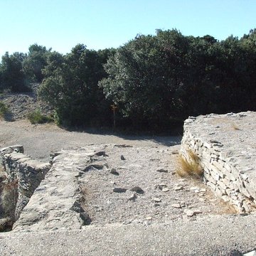 Oppidum de Roque de Viou également sur commune de Nages-et-Solorgues