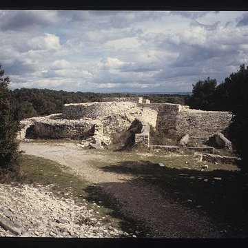 Oppidum de Roque de Viou également sur commune de Nages-et-Solorgues
