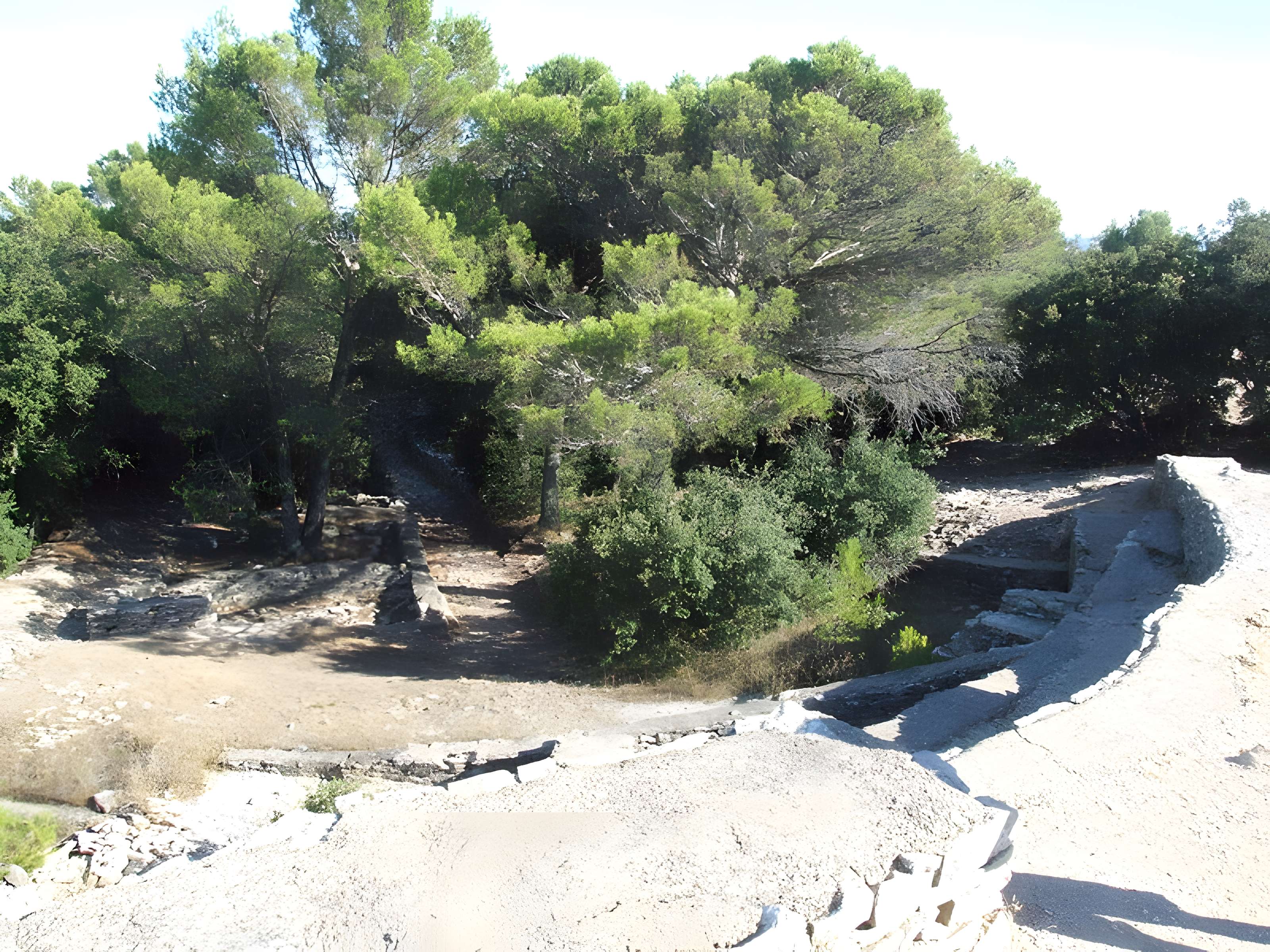 Oppidum de Roque de Viou (également sur commune de Nages-et-Solorgues)