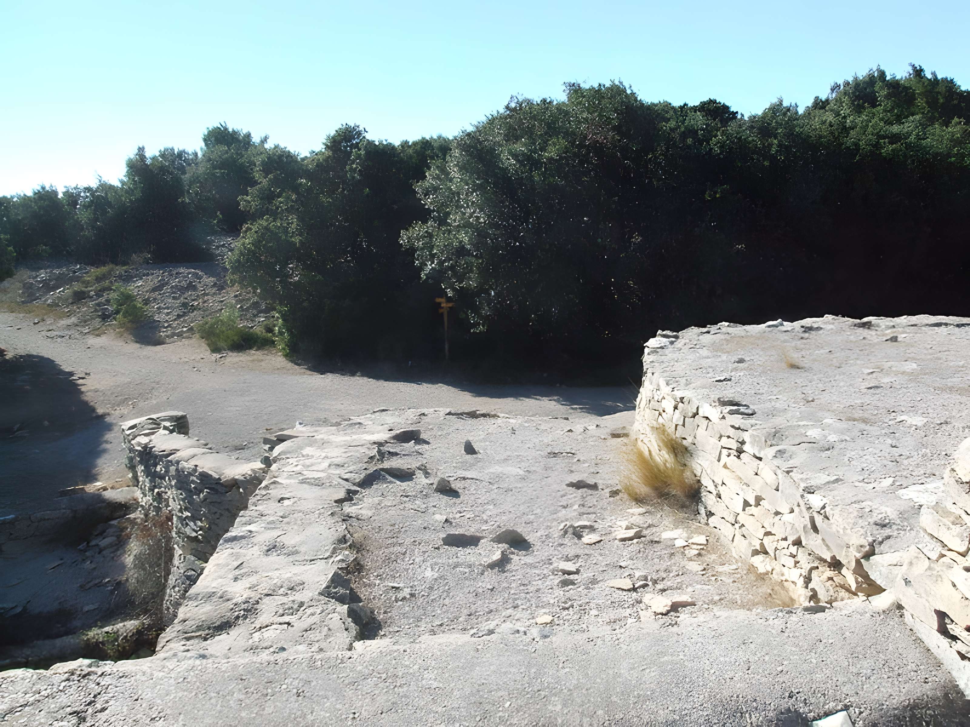 Oppidum de Roque de Viou (également sur commune de Nages-et-Solorgues)