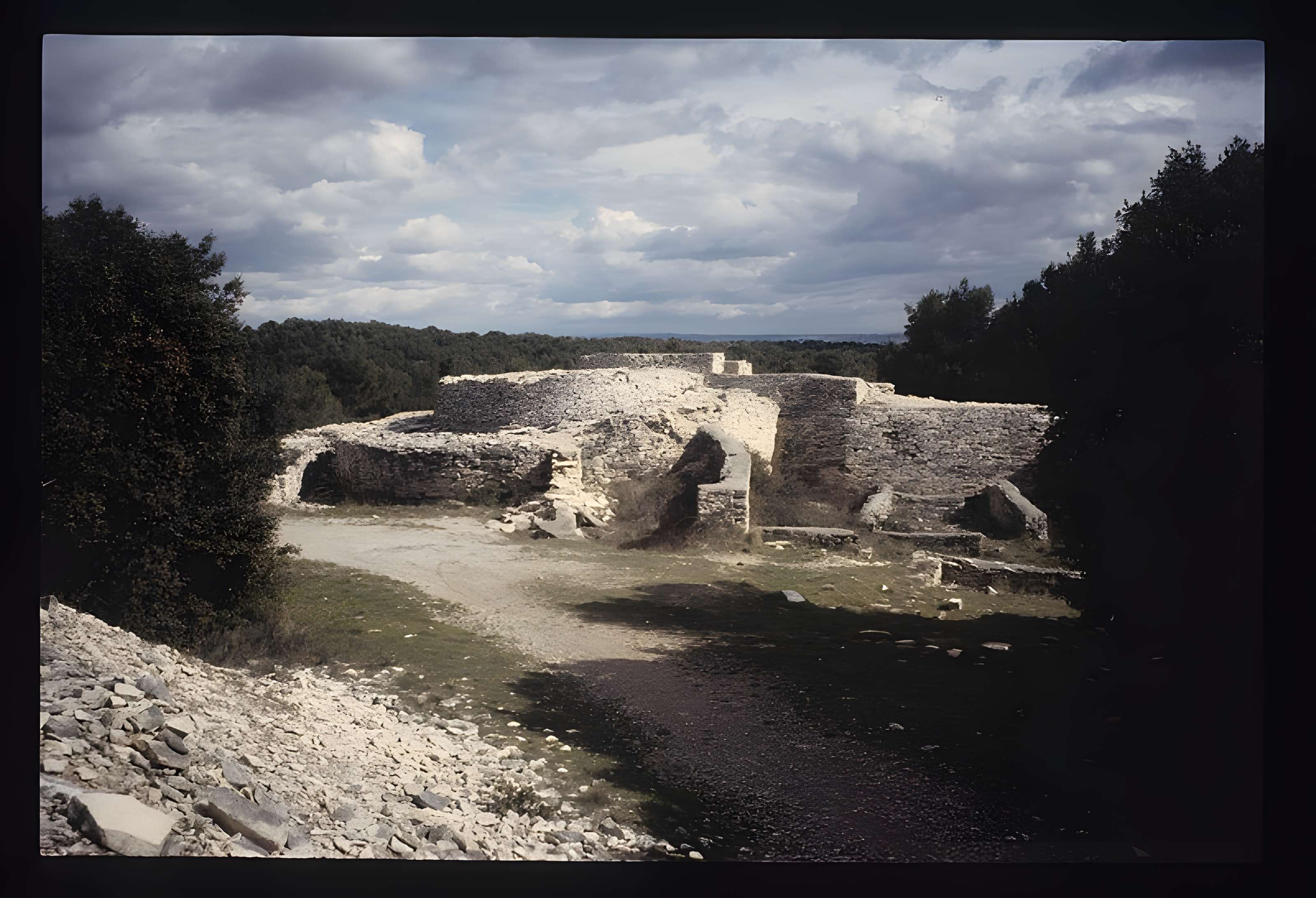Oppidum de Roque de Viou (également sur commune de Nages-et-Solorgues)