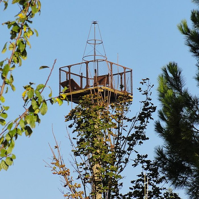 Photo de Phare aéronautique situé Côte de Monteserre