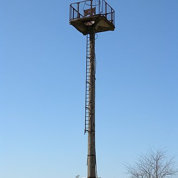 Phare aéronautique situé Côte de Monteserre