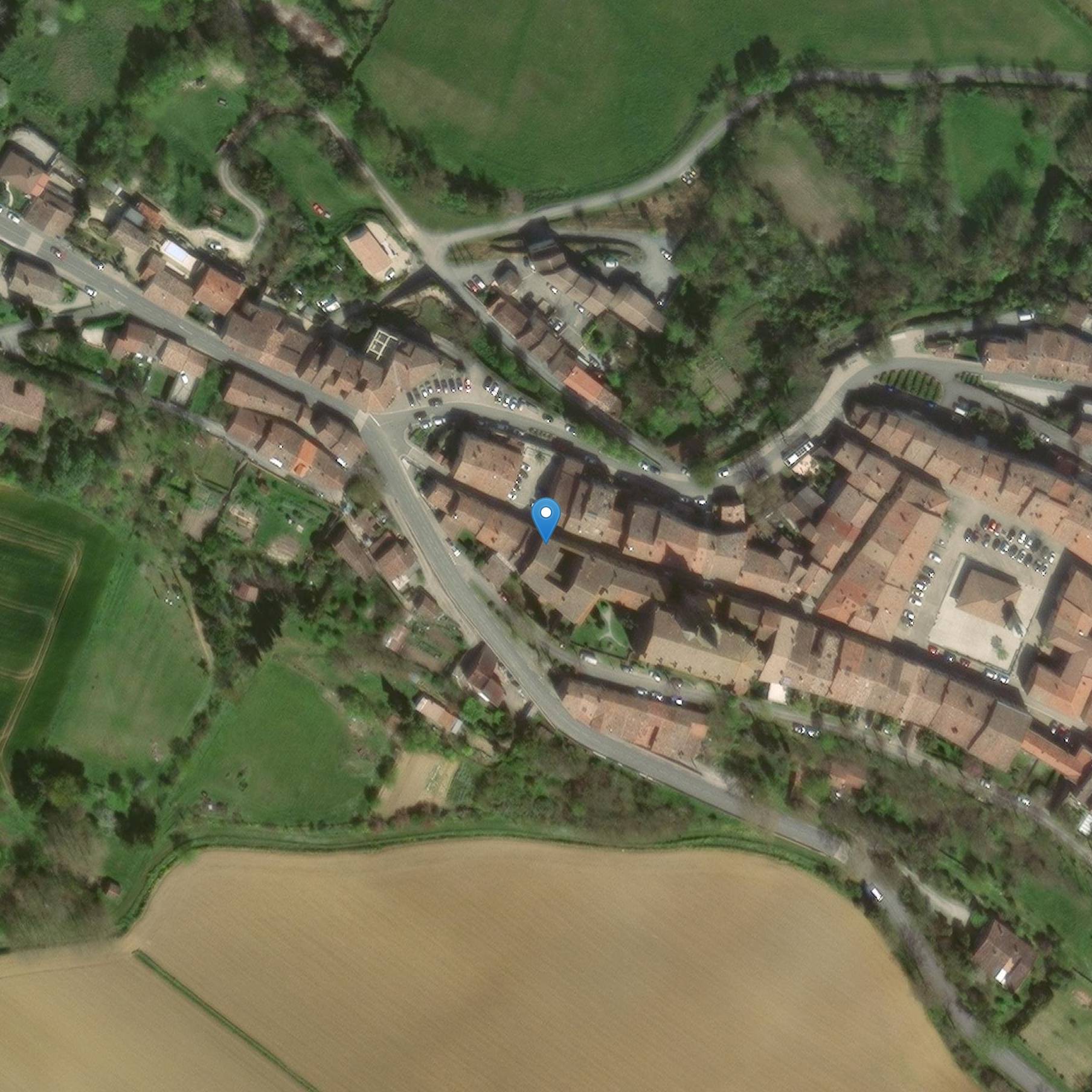 Photo de Casa junto al presbiterio